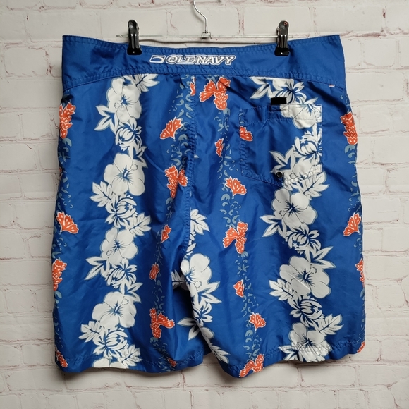 Old Navy Hawaiian print swim trunks. Large. READ DESCRIPTION. 717 - Picture 3 of 9